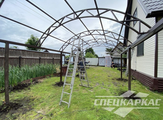 Навес из поликарбоната для машины на дачу №24 1305