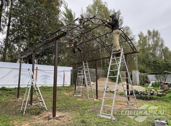 Простой навес для машины из поликарбоната №90 3