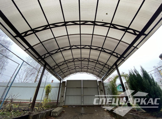 Навес из поликарбоната над парковкой автомобиля перед гаражом №73 1793