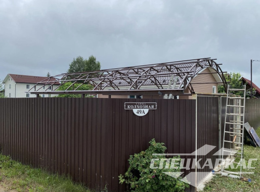 Навес из поликарбоната арочного типа для одного автомобиля №18 1245