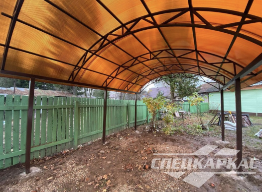 Металлический навес для машины с покрытием из сотового поликарбоната №76 1823