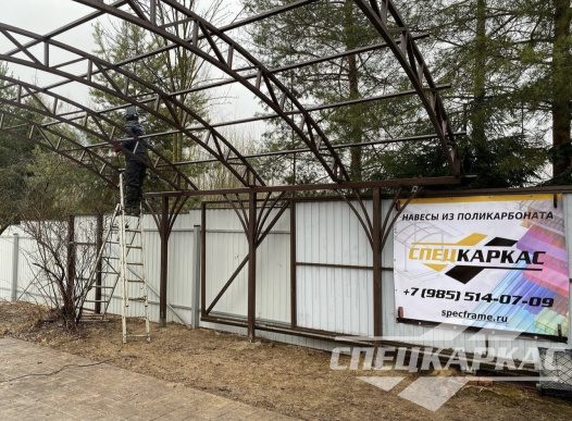 Навес из поликарбоната на 2 машины с усиленной стропильной системой №43 1493