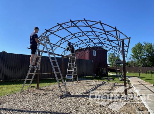 Навес для автомобиля из поликарбоната №20 1264