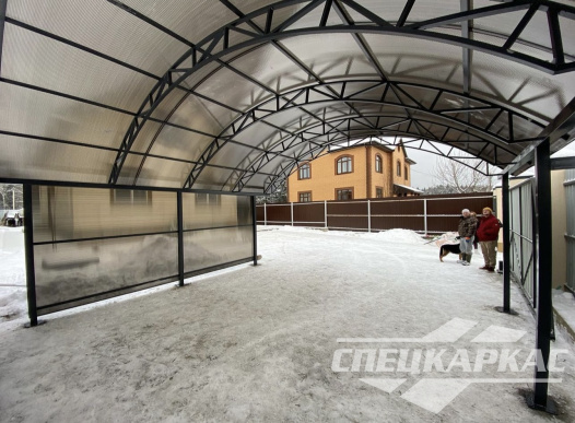 Навес из поликарбоната 6х6 для авто с закрытой боковой стенкой №53 1592