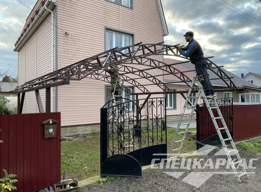 Навес для двух автомобилей из поликарбоната №64 1697