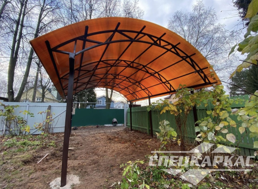Металлический навес для машины с покрытием из сотового поликарбоната №76 1824