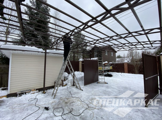 Навес из металлочерепицы на две машины №49 1548