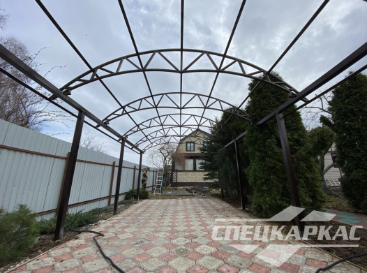 Арочный навес из поликарбоната для парковки двух автомобилей №5 1118