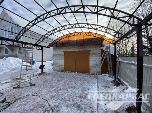 Арочный навес из поликарбоната для парковки двух автомобилей №7 (с фронтоном из поликарбрната) 1138