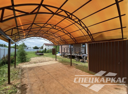 Навес из поликарбоната арочного типа для одного автомобиля №18 1249
