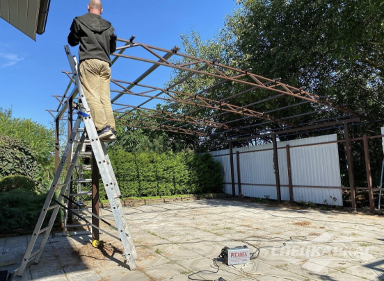 Односкатный навес из поликарбоната (скат за забор) №92 2