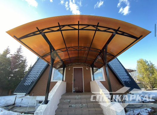 Навес из поликарбоната над входом в дом №46 1515