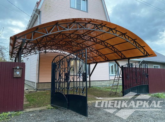 Навес для двух автомобилей из поликарбоната №64 1702