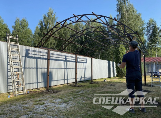 Классический навес из поликарбоната для машины арочного типа №11 1177