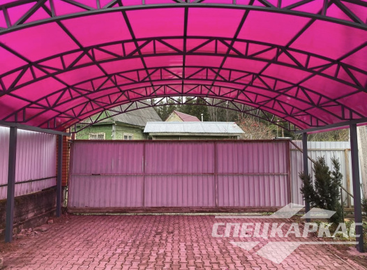 Усиленный навес из поликарбоната арочного типа для парковки двух автомобилей №74 1804
