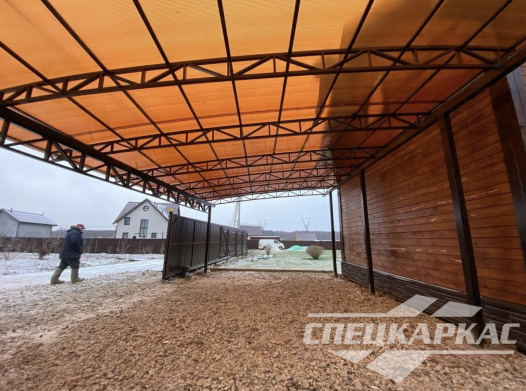 Навес из поликарбоната к дому для парковки автомобилей №9 1162