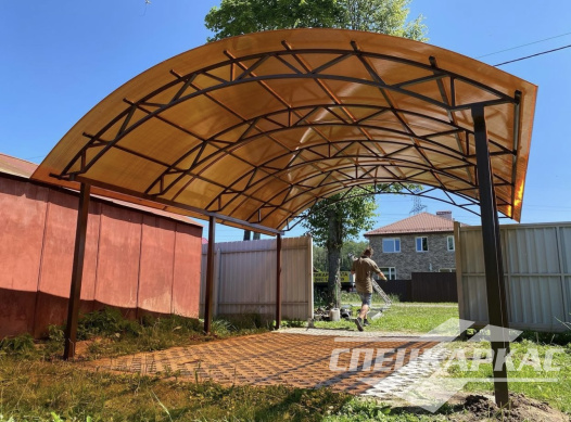 Металлический навес из поликарбоната для машины №16 1227