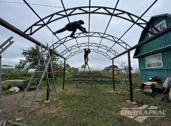 Простой навес для машины из поликарбоната №90 4