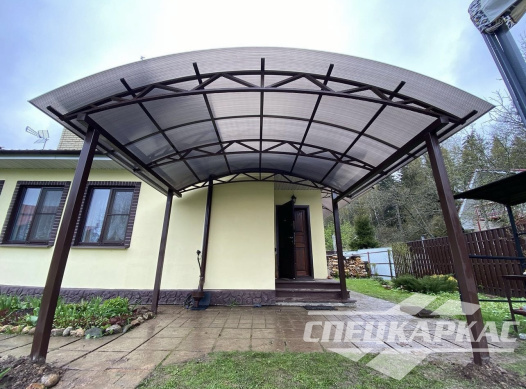 Навес над входом в дом из поликарбоната №32 1387