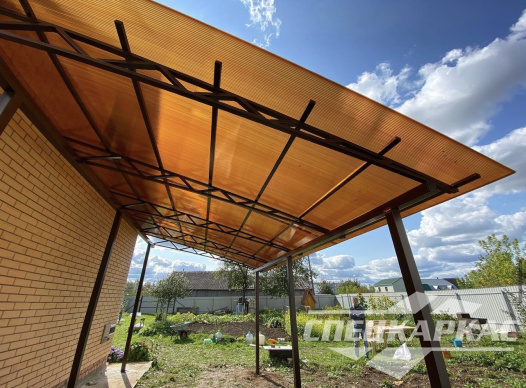 Односкатный навес к дому из поликарбоната №98 2035