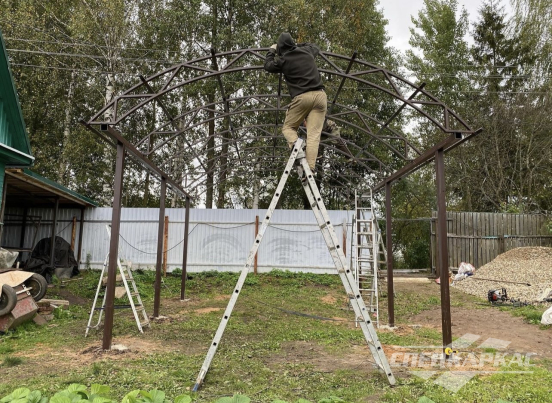 Простой навес для машины из поликарбоната №90 2