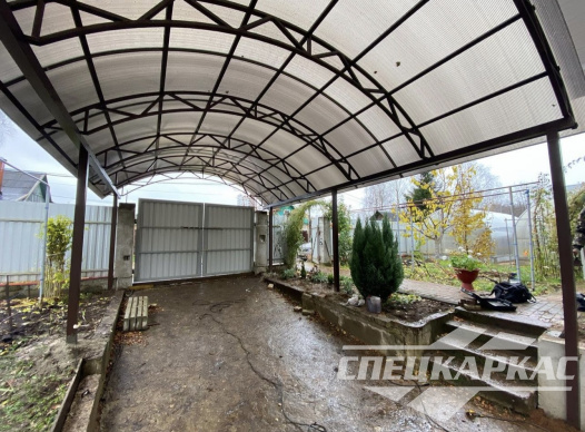 Навес из поликарбоната над парковкой автомобиля перед гаражом №73 1791