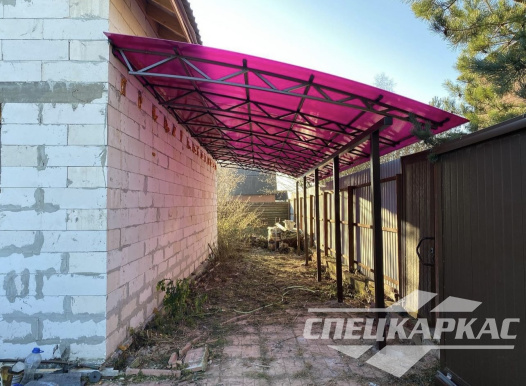 Навес из поликарбоната примыкающий к дому №79 1853