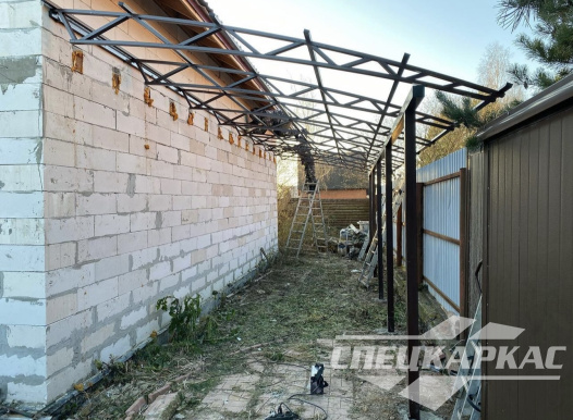 Навес из поликарбоната примыкающий к дому №79 1846