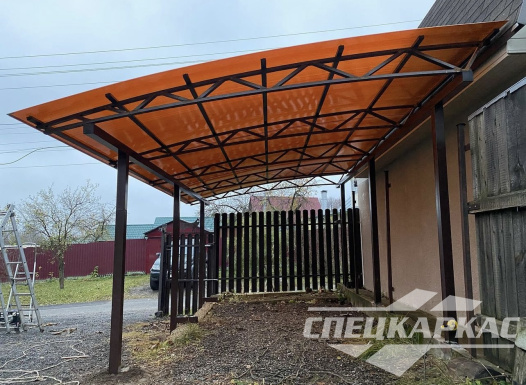 Навес из поликарбоната для автомобиля к дому №70 1755